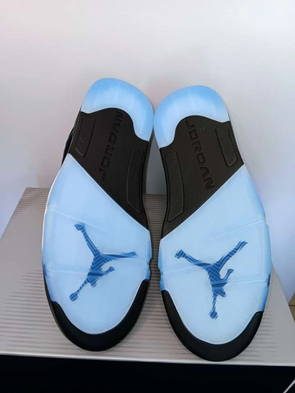 Air Jordan 5 Retro Black UNC Basketball Sneakers Men's Size 11 DS